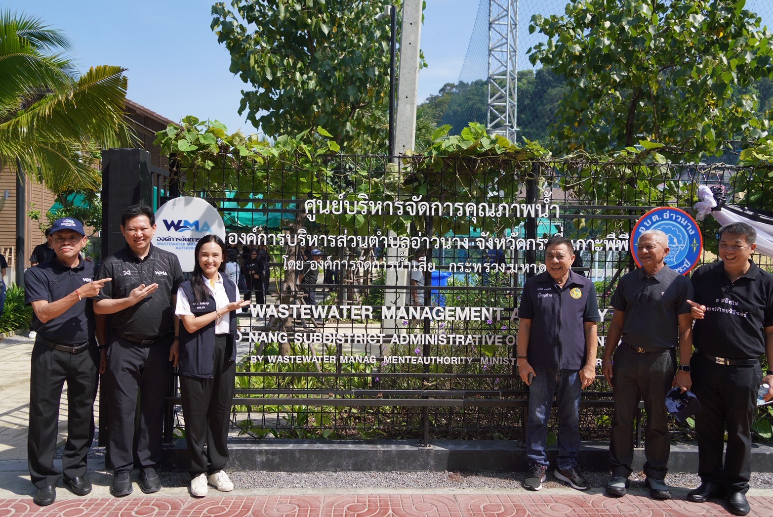 วันที่ 27 พฤศจิกายน พ.ศ. 2568 เวลา 10.00 น. นางสาวศศิธร กิตติธรกุล รัฐมนตรีช่วยว่าการกระทรวงมหาดไทย มอบถังดักไขมันให้กับชุมชนและสถานประกอบการในพื้นที่เกาะพีพี